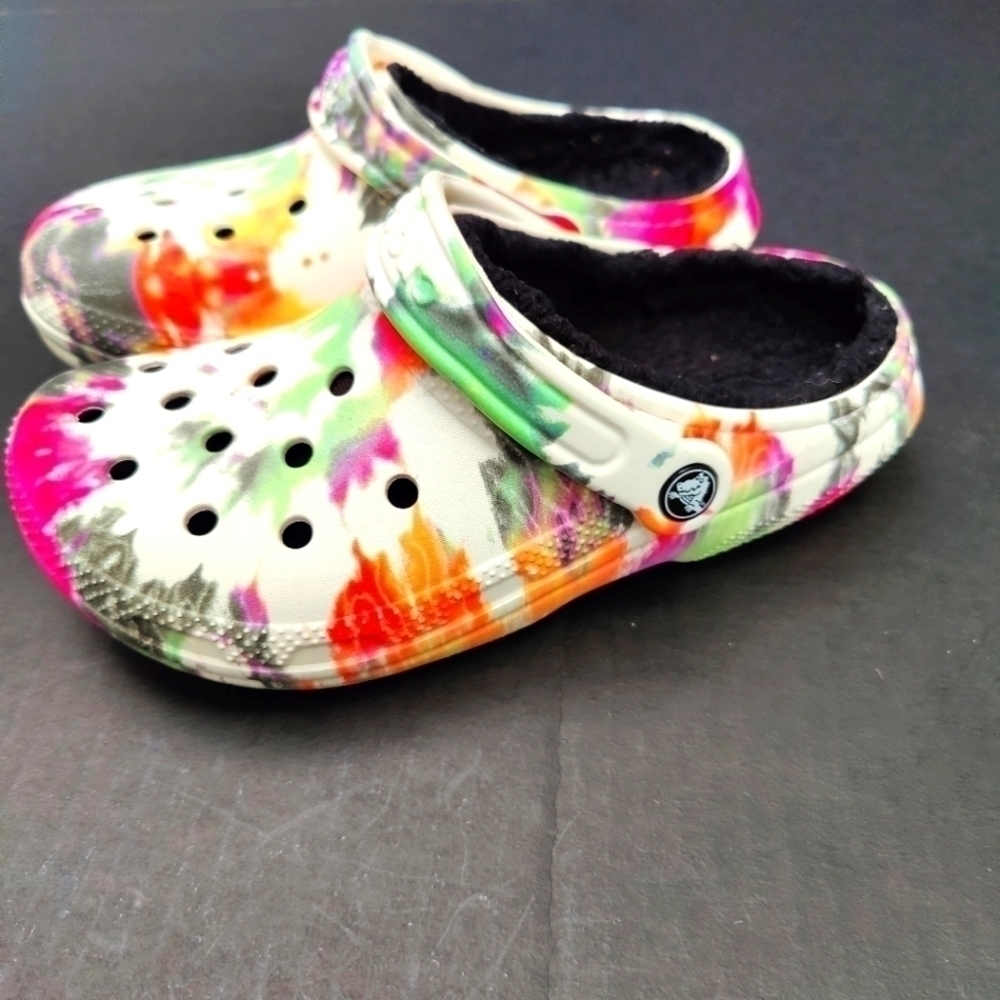 Crocs Classic Multicolor Tie Dye Faux Fur Lined Clogs Slip Ons Women 6, Men 4